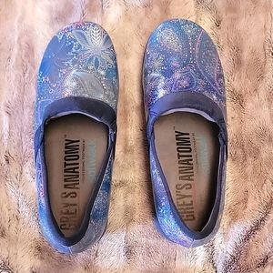 Size 9 1/2 Grey's Anatomy professional footwear by Softwalk